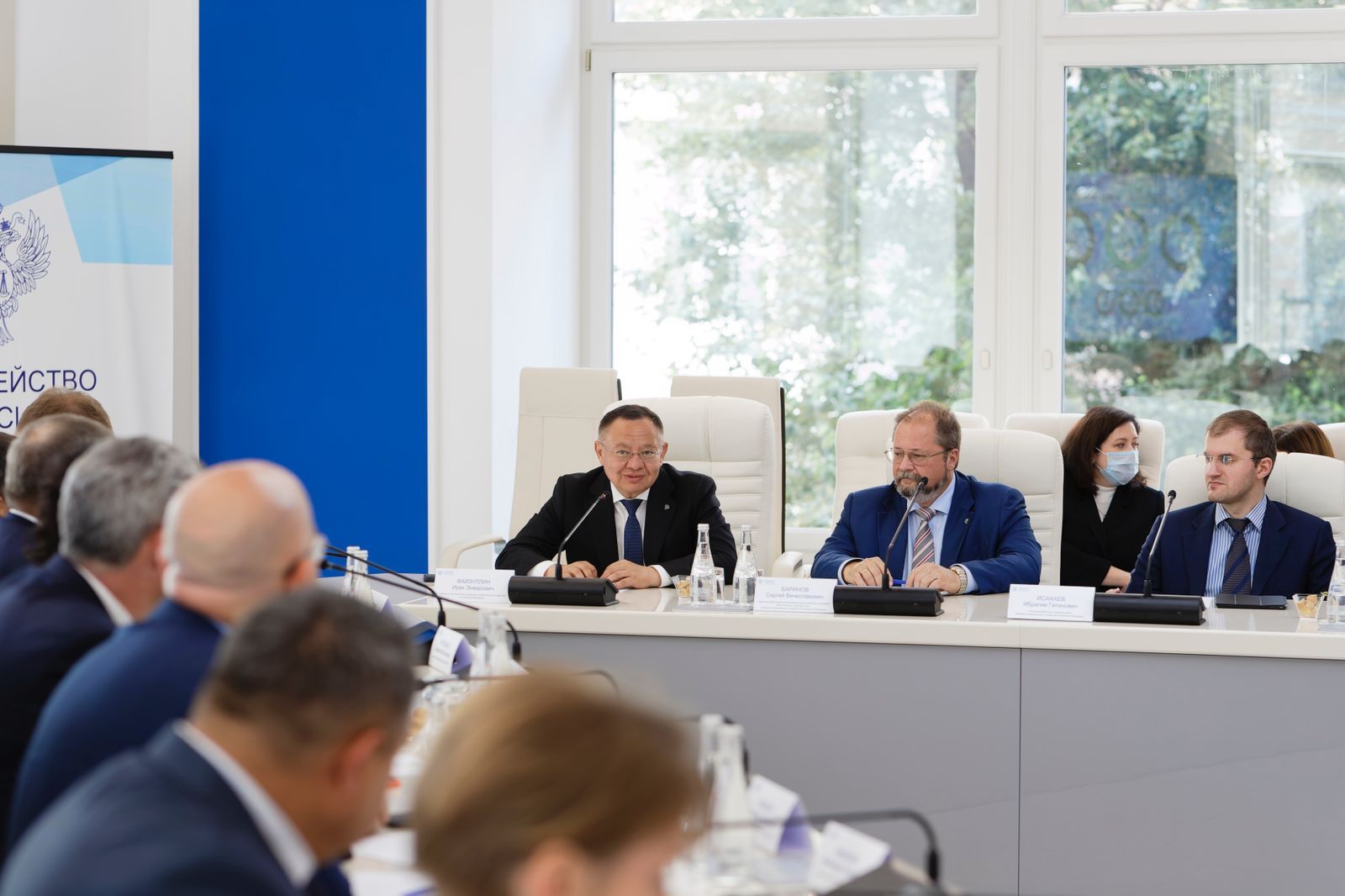 Ирек Файзуллин провел встречу с руководителем Федерального казначейства Романом Артюхиным